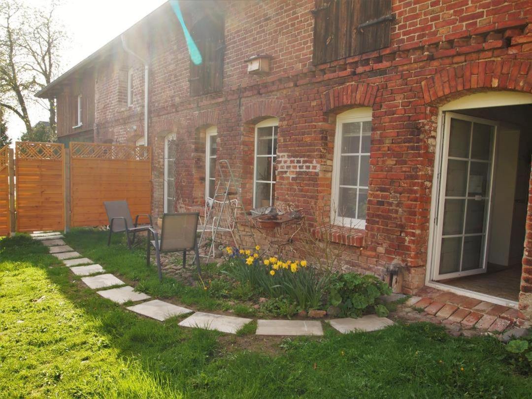 Mesekenhagen Neu Fewo Im Bauernhaus Mit Idyllischem Innenhof Und Naturgarten מראה חיצוני תמונה